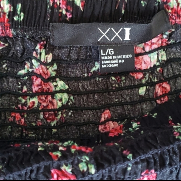 Tube black and red rose printed romper. - Picture 5 of 6